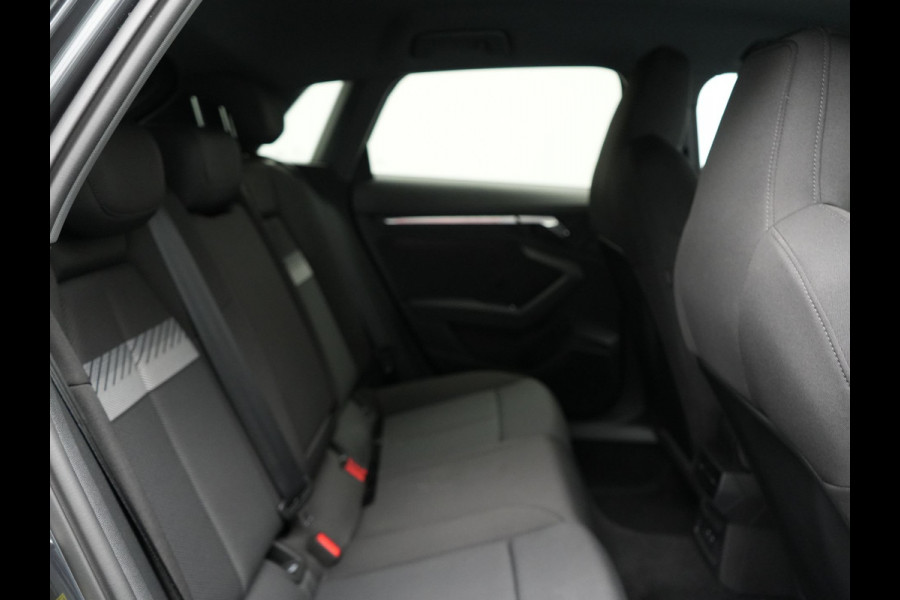 Audi A3 Sportback 40 TFSI e Advanced edition PHEV 204pk Dealer O.H. | Camera | Keyless | Elektr. Verst. Sportstoel Verwarmd | Sfeerverlichting | Apple Carplay | LED Koplampen | Virtual | Navigatie | DAB | Plug In Hybrid