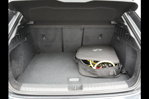 Audi A3 Sportback 40 TFSI e Advanced edition PHEV 204pk Dealer O.H. | Camera | Keyless | Elektr. Verst. Sportstoel Verwarmd | Sfeerverlichting | Apple Carplay | LED Koplampen | Virtual | Navigatie | DAB | Plug In Hybrid