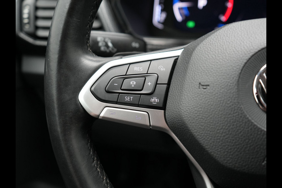 Volkswagen T-Cross 1.0 TSI R-Line 116pk DSG | Adaptive Cruise | Apple Carplay | Voorstoelen Verwarmd | Blis | Virtual Cockpit | Navigatie | DAB |