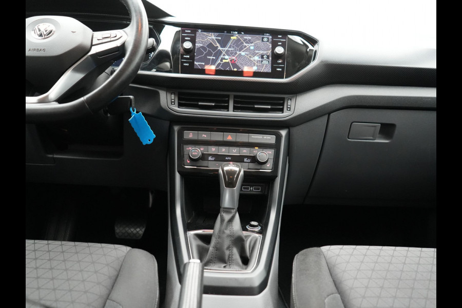 Volkswagen T-Cross 1.0 TSI R-Line 116pk DSG | Adaptive Cruise | Apple Carplay | Voorstoelen Verwarmd | Blis | Virtual Cockpit | Navigatie | DAB |