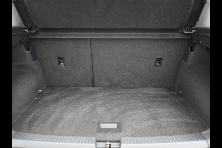 Volkswagen T-Cross 1.0 TSI R-Line 116pk DSG | Adaptive Cruise | Apple Carplay | Voorstoelen Verwarmd | Blis | Virtual Cockpit | Navigatie | DAB |