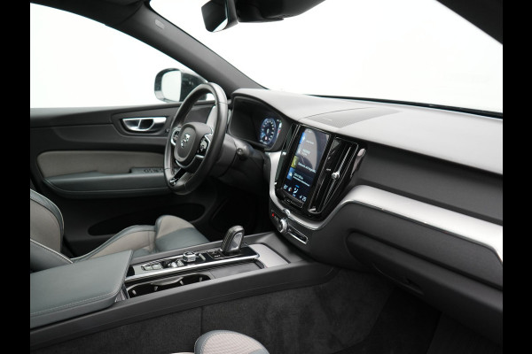 Volvo XC60 T6 AWD R-Design PHEV 350pk Dealer O.H. | Panodak | Adaptive Cruise | Camera | Lederen Sportstoelen Memory & Verwarmd | Harman / Kardon | Stuur Verwarmd | 21"L.M | Apple Carplay | Keyless | Blis | Navigatie | DAB | Plug In Hybrid