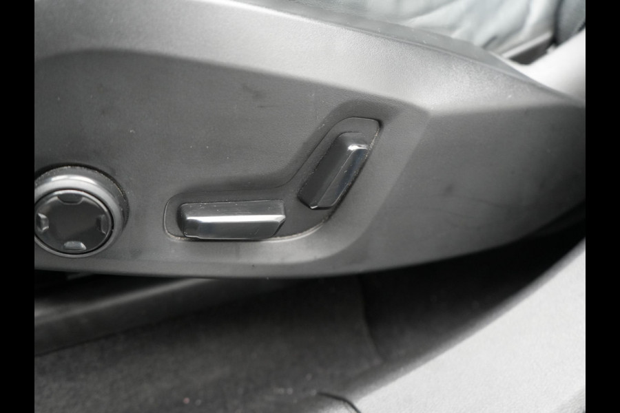 Volvo XC60 T6 AWD R-Design PHEV 350pk Dealer O.H. | Panodak | Adaptive Cruise | Camera | Lederen Sportstoelen Memory & Verwarmd | Harman / Kardon | Stuur Verwarmd | 21"L.M | Apple Carplay | Keyless | Blis | Navigatie | DAB | Plug In Hybrid