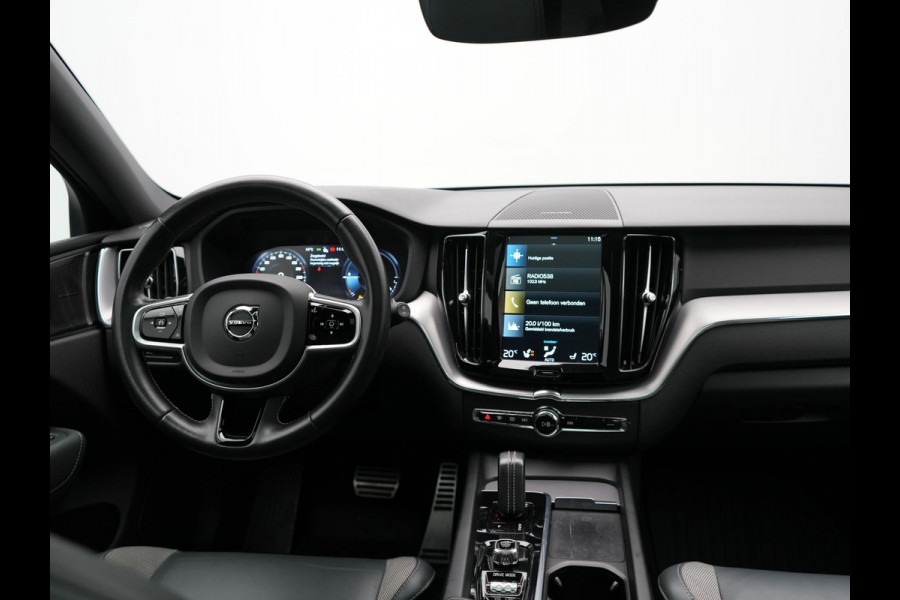 Volvo XC60 T6 AWD R-Design PHEV 350pk Dealer O.H. | Panodak | Adaptive Cruise | Camera | Lederen Sportstoelen Memory & Verwarmd | Harman / Kardon | Stuur Verwarmd | 21"L.M | Apple Carplay | Keyless | Blis | Navigatie | DAB | Plug In Hybrid
