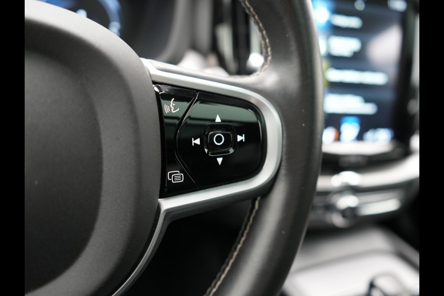Volvo XC60 T6 AWD R-Design PHEV 350pk Dealer O.H. | Panodak | Adaptive Cruise | Camera | Lederen Sportstoelen Memory & Verwarmd | Harman / Kardon | Stuur Verwarmd | 21"L.M | Apple Carplay | Keyless | Blis | Navigatie | DAB | Plug In Hybrid