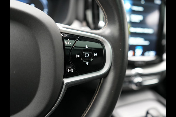 Volvo XC60 T6 AWD R-Design PHEV 350pk Dealer O.H. | Panodak | Adaptive Cruise | Camera | Lederen Sportstoelen Memory & Verwarmd | Harman / Kardon | Stuur Verwarmd | 21"L.M | Apple Carplay | Keyless | Blis | Navigatie | DAB | Plug In Hybrid