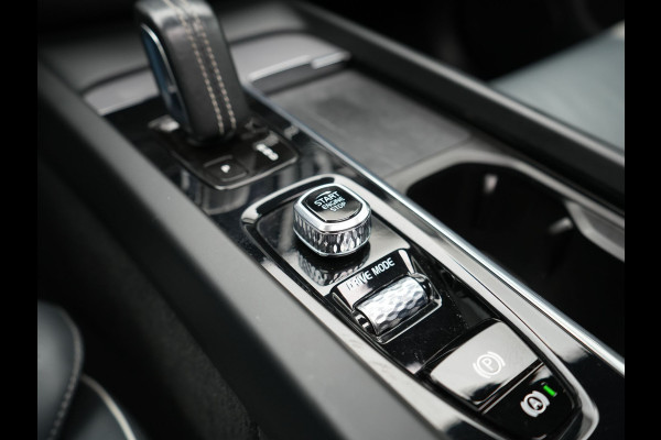 Volvo XC60 T6 AWD R-Design PHEV 350pk Dealer O.H. | Panodak | Adaptive Cruise | Camera | Lederen Sportstoelen Memory & Verwarmd | Harman / Kardon | Stuur Verwarmd | 21"L.M | Apple Carplay | Keyless | Blis | Navigatie | DAB | Plug In Hybrid