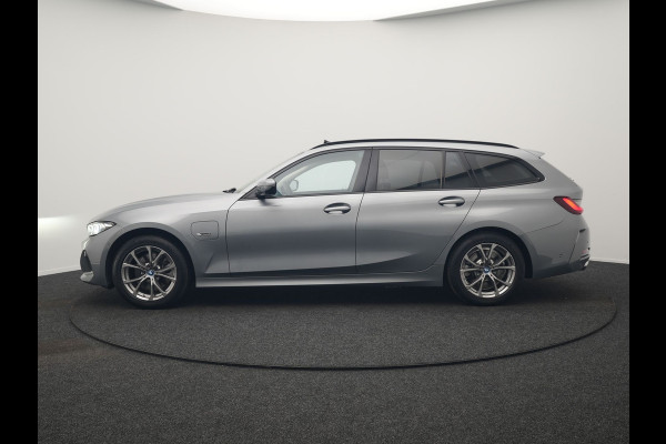 BMW 3 Serie Touring 320e Sportline FACELIFT PHEV Dealer O.H | Panodak | Widescreen Navi | Harman Kardon | Camera | Keyless | Stuurverwarming | Apple Carplay | BLIS | Plug In Hybrid