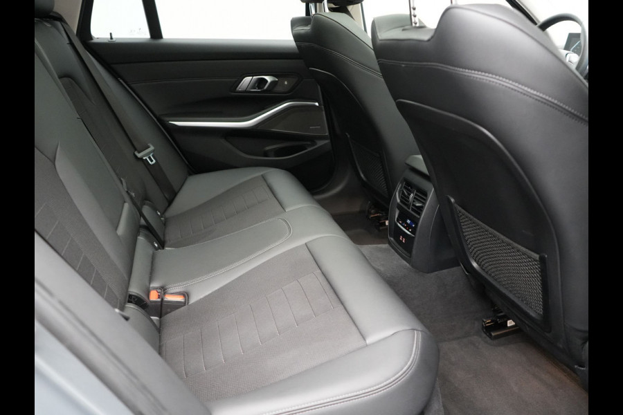 BMW 3 Serie Touring 320e Sportline FACELIFT PHEV Dealer O.H | Panodak | Widescreen Navi | Harman Kardon | Camera | Keyless | Stuurverwarming | Apple Carplay | BLIS | Plug In Hybrid