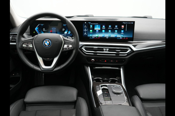 BMW 3 Serie Touring 320e Sportline FACELIFT PHEV Dealer O.H | Panodak | Widescreen Navi | Harman Kardon | Camera | Keyless | Stuurverwarming | Apple Carplay | BLIS | Plug In Hybrid