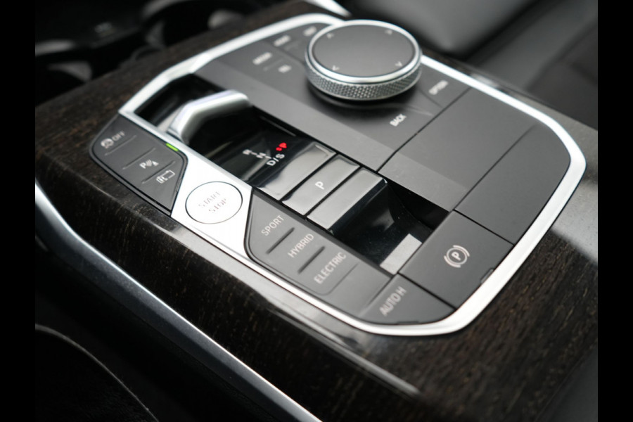 BMW 3 Serie Touring 320e Sportline FACELIFT PHEV Dealer O.H | Panodak | Widescreen Navi | Harman Kardon | Camera | Keyless | Stuurverwarming | Apple Carplay | BLIS | Plug In Hybrid
