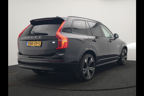 Volvo XC90 T8 Recharge AWD Ultimate Dark PHEV LONG RANGE 455pk 7 Persoons | Trekhaak af Fabriek | Panodak | Adaptive Cruise | 360 Camera | 22"L.M | Head Up | Google Maps | Pilot Assist | Harmand Kardon | Stuurverwarming | Plug In Hybrid