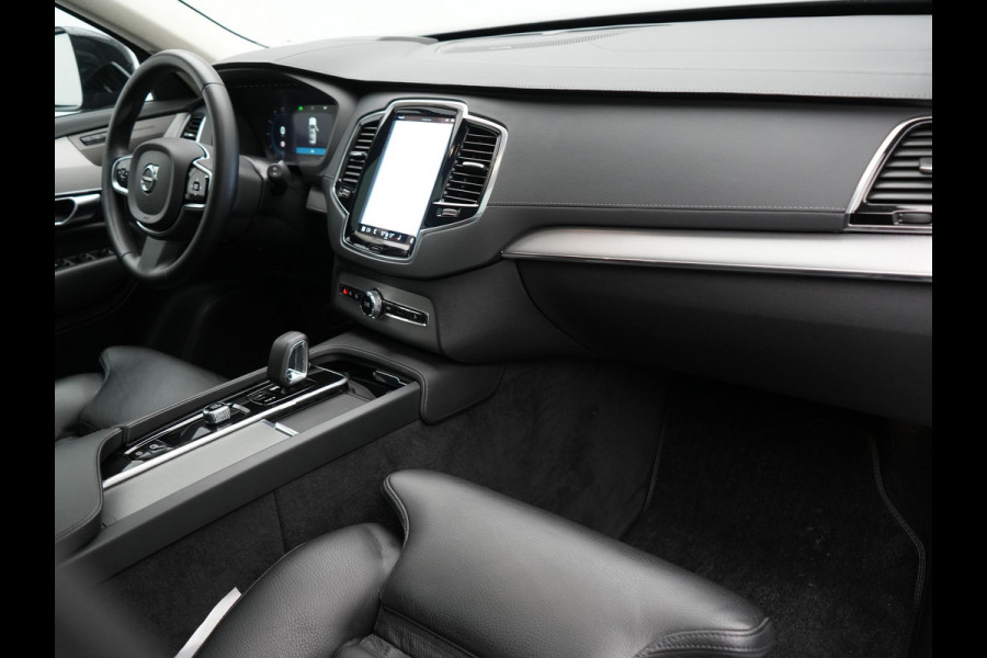 Volvo XC90 T8 Recharge AWD Ultimate Dark PHEV LONG RANGE 455pk 7 Persoons | Trekhaak af Fabriek | Panodak | Adaptive Cruise | 360 Camera | 22"L.M | Head Up | Google Maps | Pilot Assist | Harmand Kardon | Stuurverwarming | Plug In Hybrid