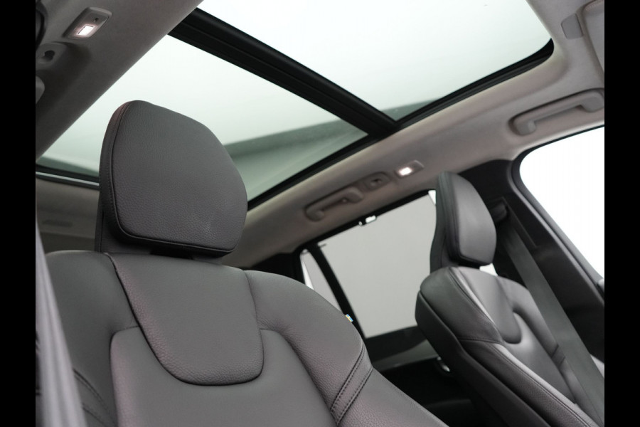 Volvo XC90 T8 Recharge AWD Ultimate Dark PHEV LONG RANGE 455pk 7 Persoons | Trekhaak af Fabriek | Panodak | Adaptive Cruise | 360 Camera | 22"L.M | Head Up | Google Maps | Pilot Assist | Harmand Kardon | Stuurverwarming | Plug In Hybrid