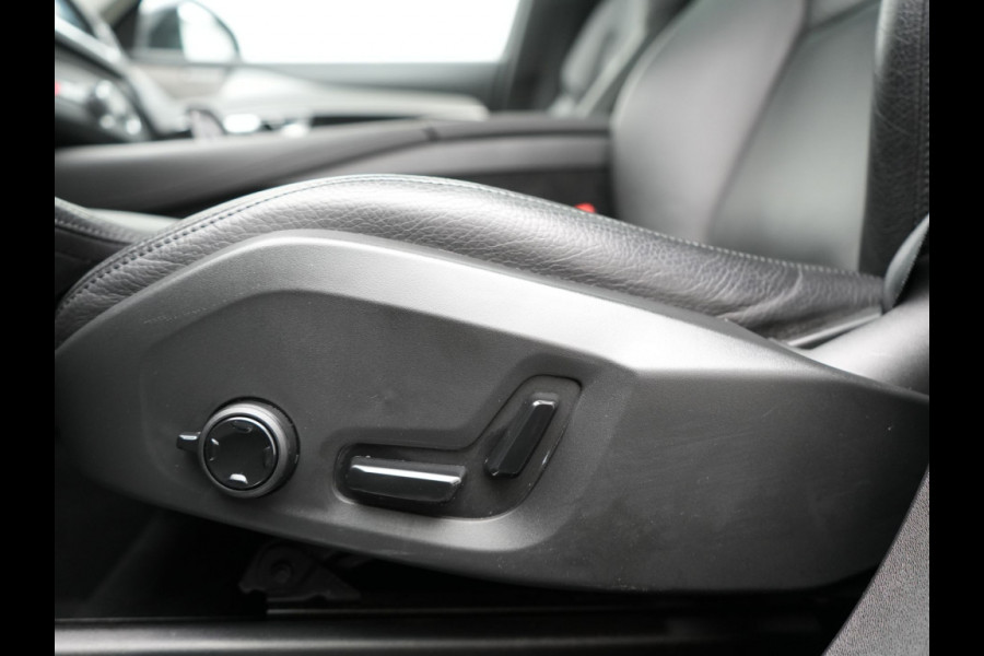 Volvo XC90 T8 Recharge AWD Ultimate Dark PHEV LONG RANGE 455pk 7 Persoons | Trekhaak af Fabriek | Panodak | Adaptive Cruise | 360 Camera | 22"L.M | Head Up | Google Maps | Pilot Assist | Harmand Kardon | Stuurverwarming | Plug In Hybrid