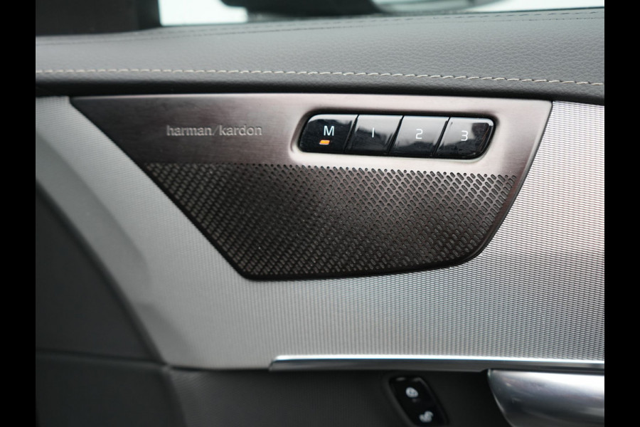Volvo XC90 T8 Recharge AWD Ultimate Dark PHEV LONG RANGE 455pk 7 Persoons | Trekhaak af Fabriek | Panodak | Adaptive Cruise | 360 Camera | 22"L.M | Head Up | Google Maps | Pilot Assist | Harmand Kardon | Stuurverwarming | Plug In Hybrid