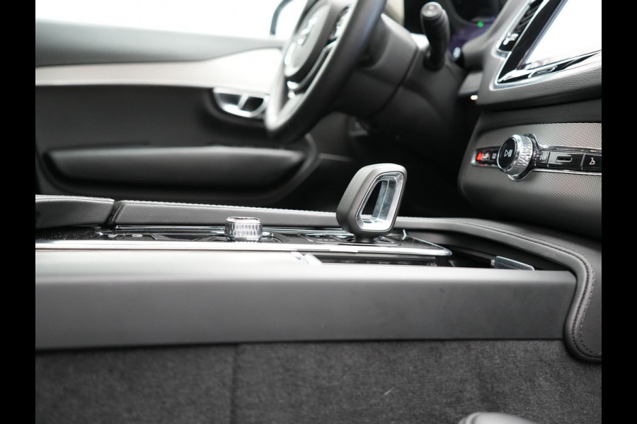 Volvo XC90 T8 Recharge AWD Ultimate Dark PHEV LONG RANGE 455pk 7 Persoons | Trekhaak af Fabriek | Panodak | Adaptive Cruise | 360 Camera | 22"L.M | Head Up | Google Maps | Pilot Assist | Harmand Kardon | Stuurverwarming | Plug In Hybrid