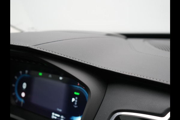 Volvo XC90 T8 Recharge AWD Ultimate Dark PHEV LONG RANGE 455pk 7 Persoons | Trekhaak af Fabriek | Panodak | Adaptive Cruise | 360 Camera | 22"L.M | Head Up | Google Maps | Pilot Assist | Harmand Kardon | Stuurverwarming | Plug In Hybrid