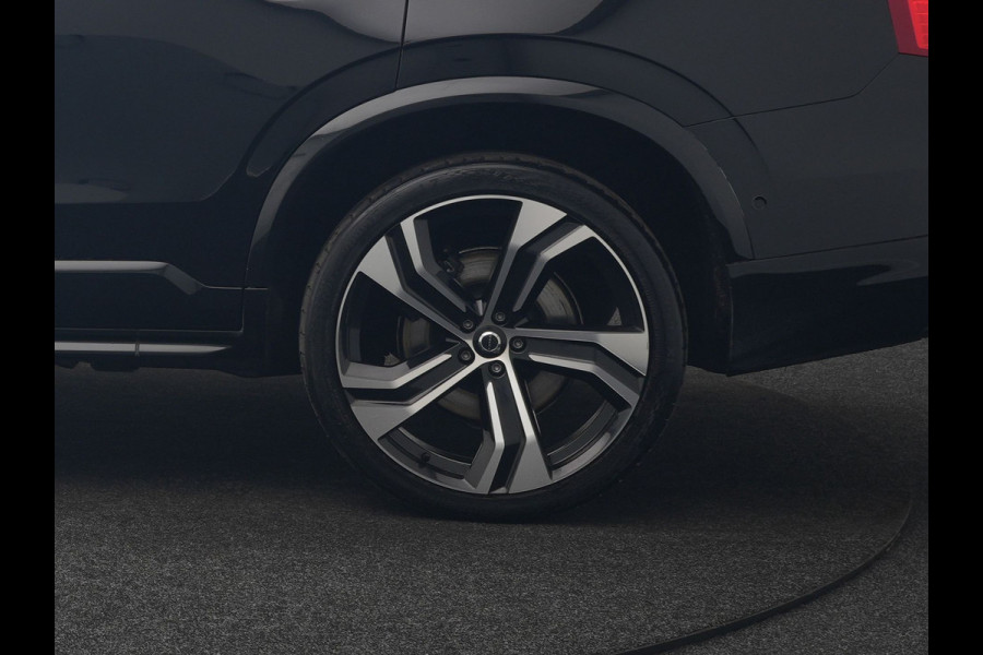 Volvo XC90 T8 Recharge AWD Ultimate Dark PHEV LONG RANGE 455pk 7 Persoons | Trekhaak af Fabriek | Panodak | Adaptive Cruise | 360 Camera | 22"L.M | Head Up | Google Maps | Pilot Assist | Harmand Kardon | Stuurverwarming | Plug In Hybrid