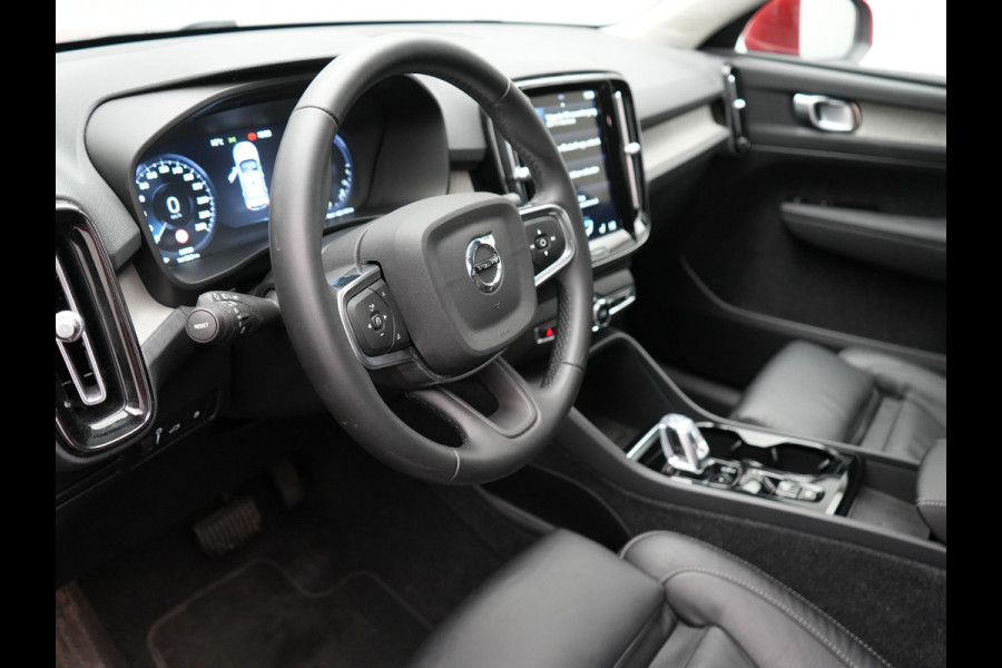 Volvo XC40 T5 Recharge Inscription PHEV 262pk Dealer O.H | Trekhaak af Fabriek | Panodak | Adaptive Cruise | Lederen Sportstoelen Verwarmd | 19"L.M | Camera | Keyless | Apple Carplay | Plug In Hybrid
