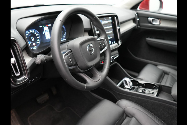 Volvo XC40 T5 Recharge Inscription PHEV 262pk Dealer O.H | Trekhaak af Fabriek | Panodak | Adaptive Cruise | Lederen Sportstoelen Verwarmd | 19"L.M | Camera | Keyless | Apple Carplay | Plug In Hybrid
