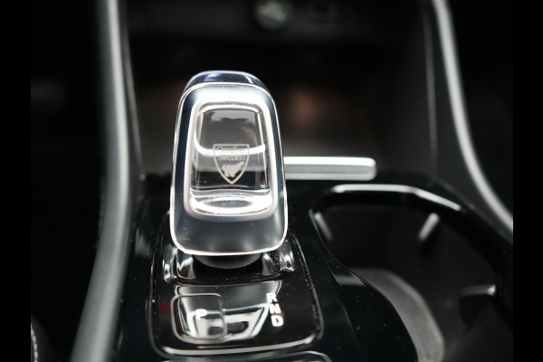 Volvo XC40 T5 Recharge Inscription PHEV 262pk Dealer O.H | Trekhaak af Fabriek | Panodak | Adaptive Cruise | Lederen Sportstoelen Verwarmd | 19"L.M | Camera | Keyless | Apple Carplay | Plug In Hybrid