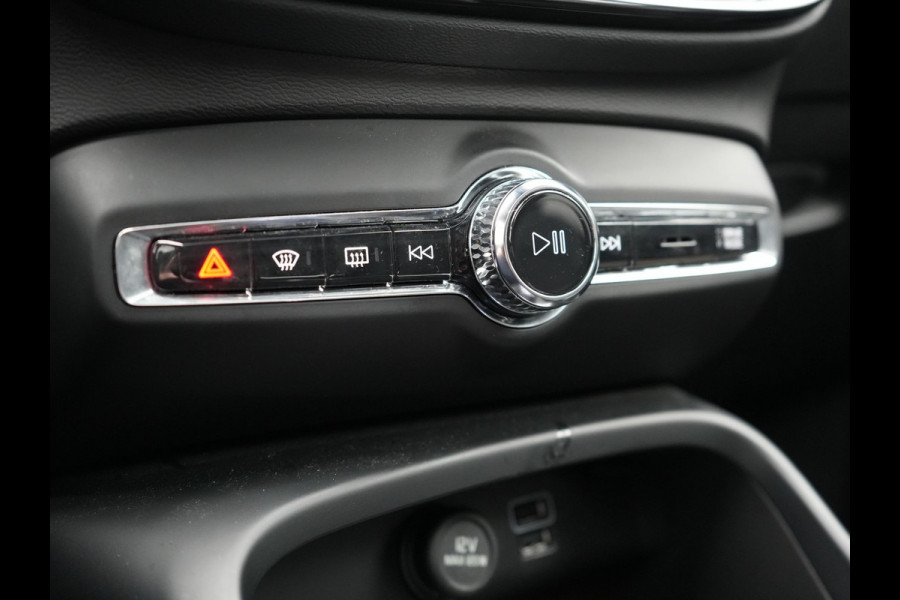 Volvo XC40 T5 Recharge Inscription PHEV 262pk Dealer O.H | Trekhaak af Fabriek | Panodak | Adaptive Cruise | Lederen Sportstoelen Verwarmd | 19"L.M | Camera | Keyless | Apple Carplay | Plug In Hybrid