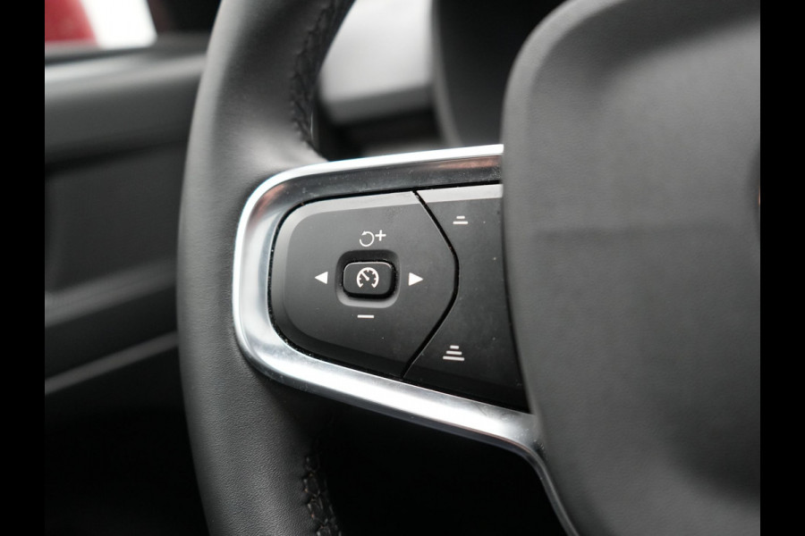 Volvo XC40 T5 Recharge Inscription PHEV 262pk Dealer O.H | Trekhaak af Fabriek | Panodak | Adaptive Cruise | Lederen Sportstoelen Verwarmd | 19"L.M | Camera | Keyless | Apple Carplay | Plug In Hybrid