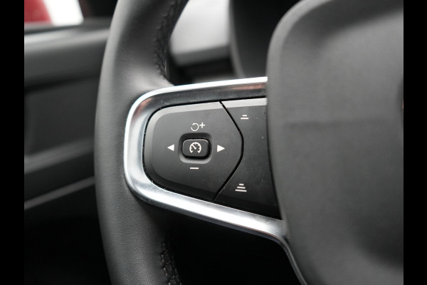 Volvo XC40 T5 Recharge Inscription PHEV 262pk Dealer O.H | Trekhaak af Fabriek | Panodak | Adaptive Cruise | Lederen Sportstoelen Verwarmd | 19"L.M | Camera | Keyless | Apple Carplay | Plug In Hybrid