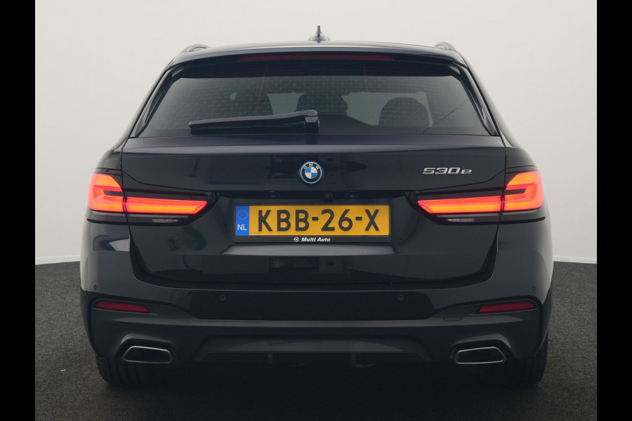 BMW 5 Serie Touring 530e M Sport PHEV 293pk Dealer O.H | Trekhaak af fabriek | Adaptive Cruise | 19"L.M | Lederen Sportstoelen Verwarmd | Camera & Parkassist | Apple Carplay | Sfeerverlichting | Plug in Hybrid
