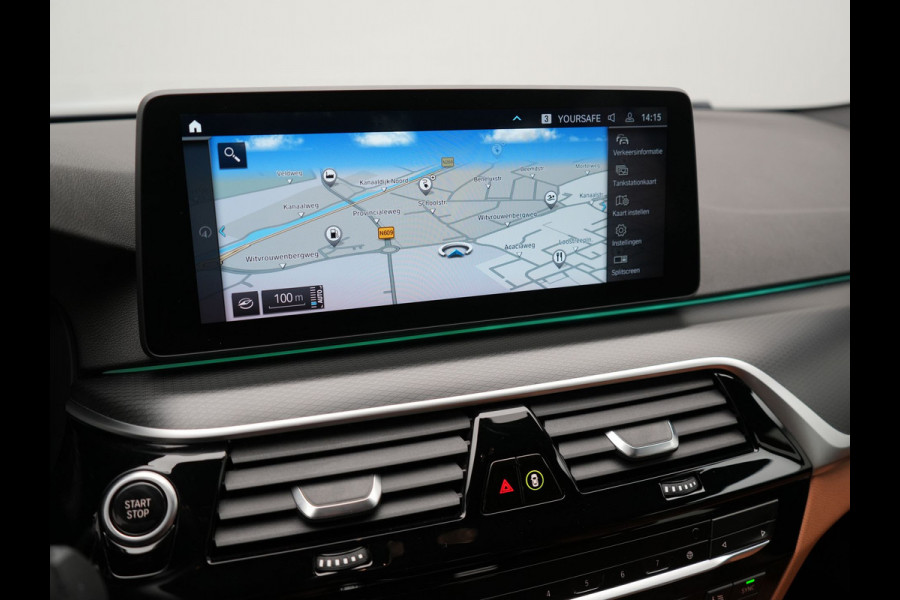 BMW 5 Serie Touring 530e M Sport PHEV 293pk Dealer O.H | Trekhaak af fabriek | Adaptive Cruise | 19"L.M | Lederen Sportstoelen Verwarmd | Camera & Parkassist | Apple Carplay | Sfeerverlichting | Plug in Hybrid