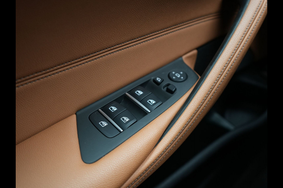 BMW 5 Serie Touring 530e M Sport PHEV 293pk Dealer O.H | Trekhaak af fabriek | Adaptive Cruise | 19"L.M | Lederen Sportstoelen Verwarmd | Camera & Parkassist | Apple Carplay | Sfeerverlichting | Plug in Hybrid