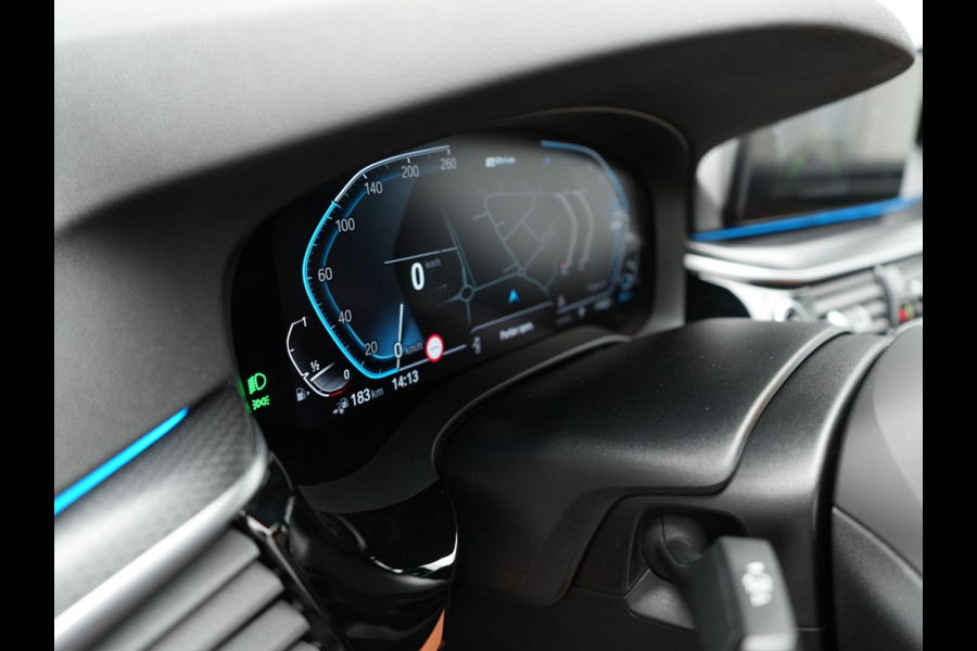 BMW 5 Serie Touring 530e M Sport PHEV 293pk Dealer O.H | Trekhaak af fabriek | Adaptive Cruise | 19"L.M | Lederen Sportstoelen Verwarmd | Camera & Parkassist | Apple Carplay | Sfeerverlichting | Plug in Hybrid