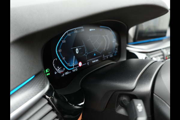 BMW 5 Serie Touring 530e M Sport PHEV 293pk Dealer O.H | Trekhaak af fabriek | Adaptive Cruise | 19"L.M | Lederen Sportstoelen Verwarmd | Camera & Parkassist | Apple Carplay | Sfeerverlichting | Plug in Hybrid