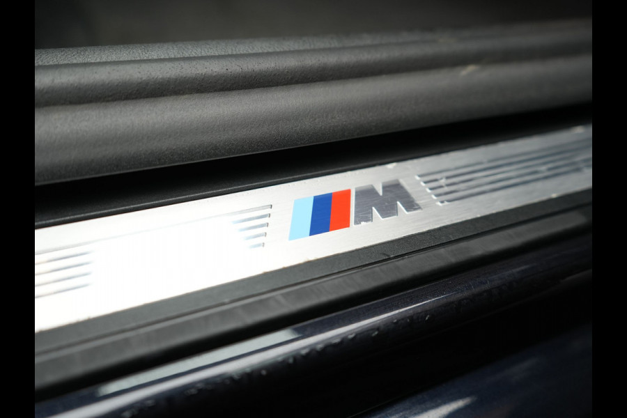 BMW 5 Serie Touring 530e M Sport PHEV 293pk Dealer O.H | Trekhaak af fabriek | Adaptive Cruise | 19"L.M | Lederen Sportstoelen Verwarmd | Camera & Parkassist | Apple Carplay | Sfeerverlichting | Plug in Hybrid