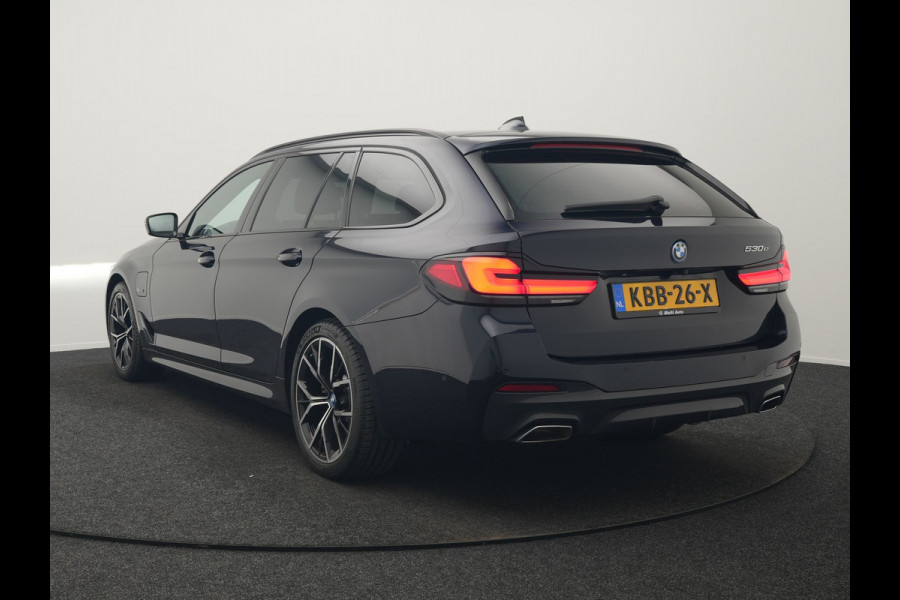 BMW 5 Serie Touring 530e M Sport PHEV 293pk Dealer O.H | Trekhaak af fabriek | Adaptive Cruise | 19"L.M | Lederen Sportstoelen Verwarmd | Camera & Parkassist | Apple Carplay | Sfeerverlichting | Plug in Hybrid
