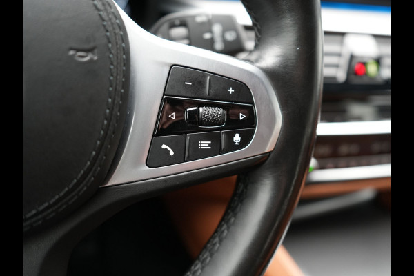 BMW 5 Serie Touring 530e M Sport PHEV 293pk Dealer O.H | Trekhaak af fabriek | Adaptive Cruise | 19"L.M | Lederen Sportstoelen Verwarmd | Camera & Parkassist | Apple Carplay | Sfeerverlichting | Plug in Hybrid