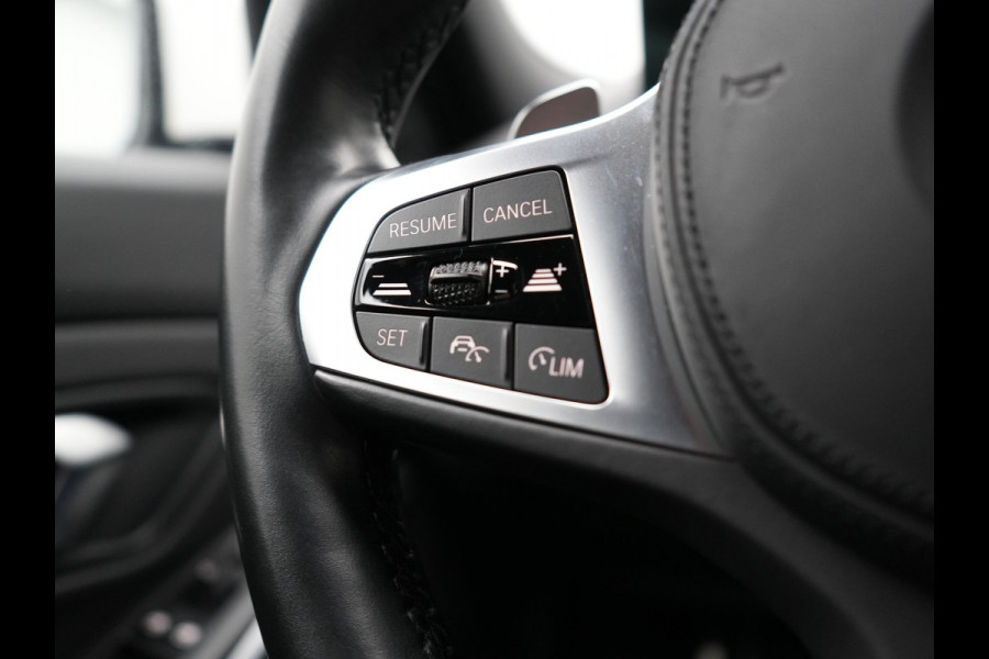 BMW 3 Serie Touring 320e M Sport FACELIFT PHEV 204pk Dealer O.H | Trekhaak Af Fabriek | Adaptive Cruise | Widescreen Navi | Head Up | Alcantara Sportstoelen Verwarmd | Camera & Parkassist | Apple Carplay | Plug In Hybrid