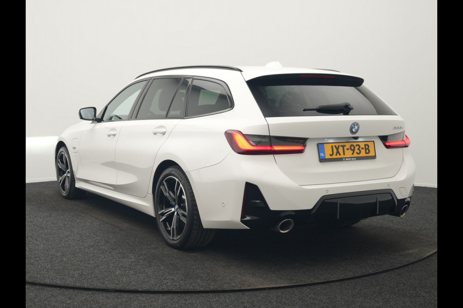 BMW 3 Serie Touring 320e M Sport FACELIFT PHEV 204pk Dealer O.H | Trekhaak Af Fabriek | Adaptive Cruise | Widescreen Navi | Head Up | Alcantara Sportstoelen Verwarmd | Camera & Parkassist | Apple Carplay | Plug In Hybrid