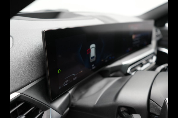 BMW 3 Serie Touring 320e M Sport FACELIFT PHEV 204pk Dealer O.H | Trekhaak Af Fabriek | Adaptive Cruise | Widescreen Navi | Head Up | Alcantara Sportstoelen Verwarmd | Camera & Parkassist | Apple Carplay | Plug In Hybrid