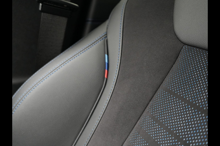 BMW 3 Serie Touring 320e M Sport FACELIFT PHEV 204pk Dealer O.H | Trekhaak Af Fabriek | Adaptive Cruise | Widescreen Navi | Head Up | Alcantara Sportstoelen Verwarmd | Camera & Parkassist | Apple Carplay | Plug In Hybrid