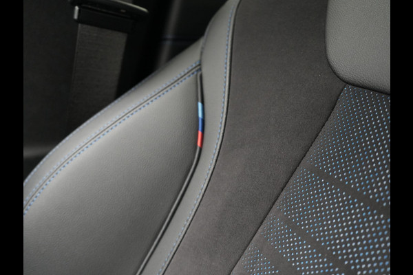 BMW 3 Serie Touring 320e M Sport FACELIFT PHEV 204pk Dealer O.H | Trekhaak Af Fabriek | Adaptive Cruise | Widescreen Navi | Head Up | Alcantara Sportstoelen Verwarmd | Camera & Parkassist | Apple Carplay | Plug In Hybrid