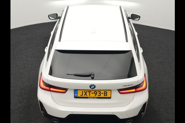 BMW 3 Serie Touring 320e M Sport FACELIFT PHEV 204pk Dealer O.H | Trekhaak Af Fabriek | Adaptive Cruise | Widescreen Navi | Head Up | Alcantara Sportstoelen Verwarmd | Camera & Parkassist | Apple Carplay | Plug In Hybrid