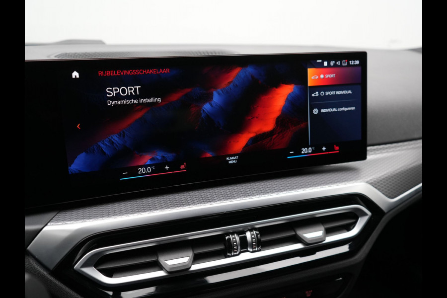 BMW 3 Serie Touring 320e M Sport FACELIFT PHEV 204pk Dealer O.H | Trekhaak Af Fabriek | Adaptive Cruise | Widescreen Navi | Head Up | Alcantara Sportstoelen Verwarmd | Camera & Parkassist | Apple Carplay | Plug In Hybrid