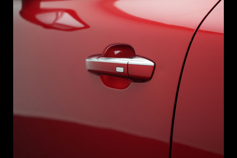 MG EHS 1.5 TGDI Luxury PHEV 258pk | Panodak | Adaptive Cruise | 360 Camera | Lederen Sportstoelen Verwarmd | Sfeerverlichting | Keyless | Apple Carplay | Blis | Navigatie | Virtual | DAB | Plug In Hybrid