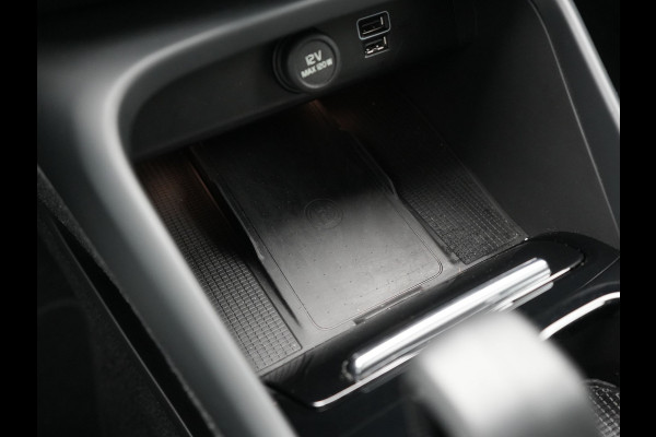 Volvo XC40 T4 Plus Bright PHEV 211pk Dealer O.H. | Adaptive Cruise | Camera | Sportstoelen Memory & Verwarmd | Harman / Kardon | Stuur Verwarmd | Apple Carplay | Keyless | Navigatie | DAB | Plug In Hybrid