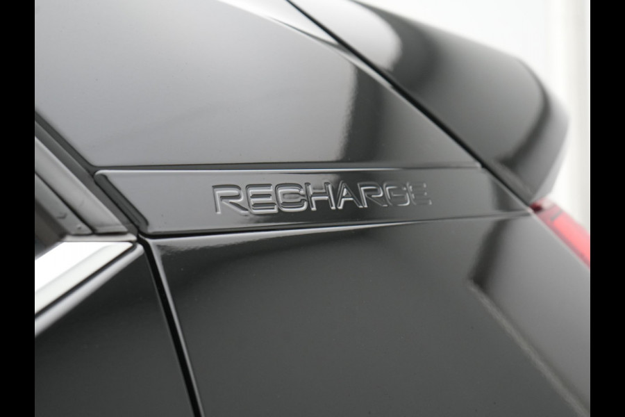 Volvo XC40 T4 Plus Bright PHEV 211pk Dealer O.H. | Adaptive Cruise | Camera | Sportstoelen Memory & Verwarmd | Harman / Kardon | Stuur Verwarmd | Apple Carplay | Keyless | Navigatie | DAB | Plug In Hybrid