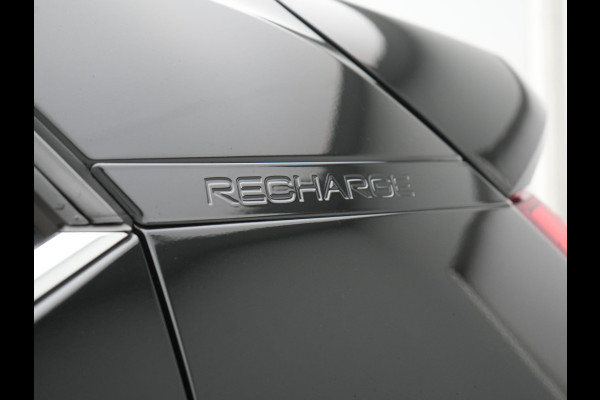 Volvo XC40 T4 Plus Bright PHEV 211pk Dealer O.H. | Adaptive Cruise | Camera | Sportstoelen Memory & Verwarmd | Harman / Kardon | Stuur Verwarmd | Apple Carplay | Keyless | Navigatie | DAB | Plug In Hybrid