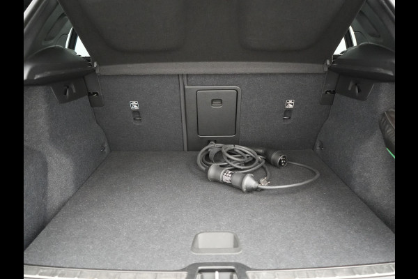 Volvo XC40 T4 Plus Bright PHEV 211pk Dealer O.H. | Adaptive Cruise | Camera | Sportstoelen Memory & Verwarmd | Harman / Kardon | Stuur Verwarmd | Apple Carplay | Keyless | Navigatie | DAB | Plug In Hybrid