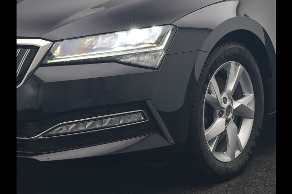 Škoda Superb Combi 1.4 TSI iV Business Edition PHEV 218pk Dealer O.H | Trekhaak af Fabriek | Crystal LED | Keyless | Apple Carplay | Sportstoelen Verwarmd | Cruise Control | 17"L.M | Plug In Hybrid